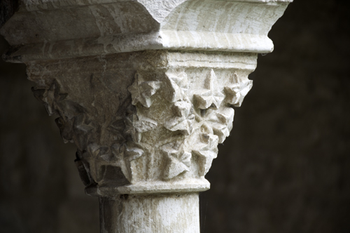 Capiteles vegetales del claustro de Irantzu